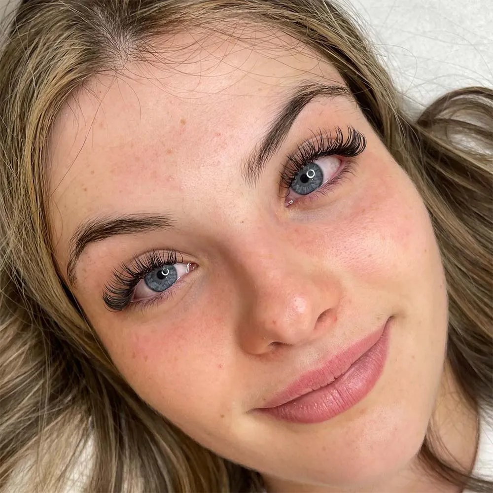 Do Eyelash Extensions Hurt? Mistakes That Cause Pain
