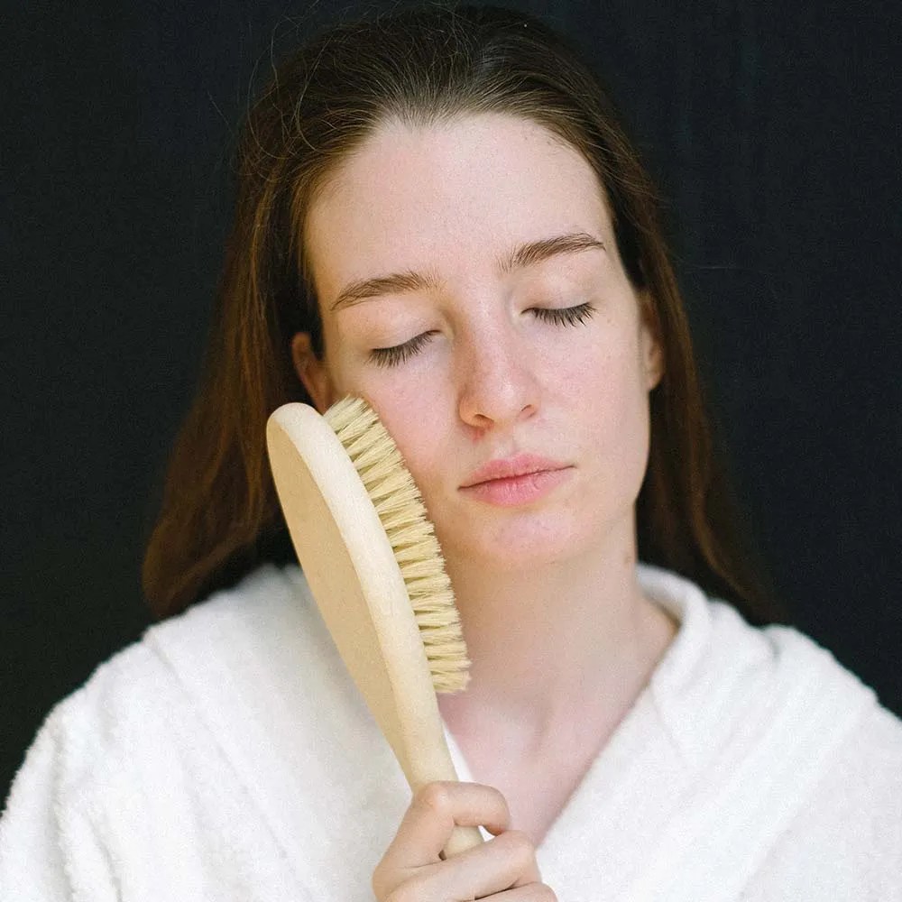 All About Facial Dry Brushing Benefits + How It's Done