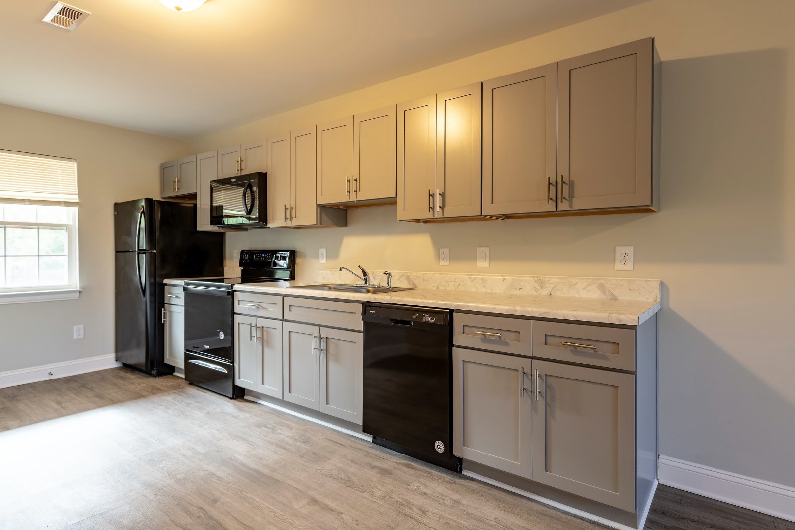 325 Laurel Lane Apt. 10 South Hill, VA 23970 Pointe Realty Group