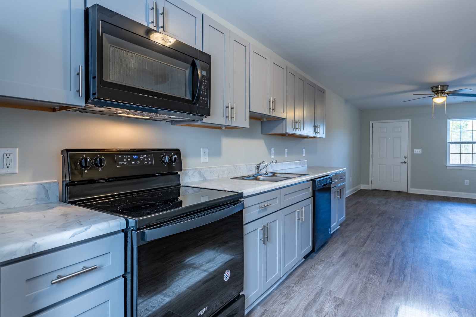 325 Laurel Lane Apt. 8 South Hill, VA 23970 Pointe Realty Group