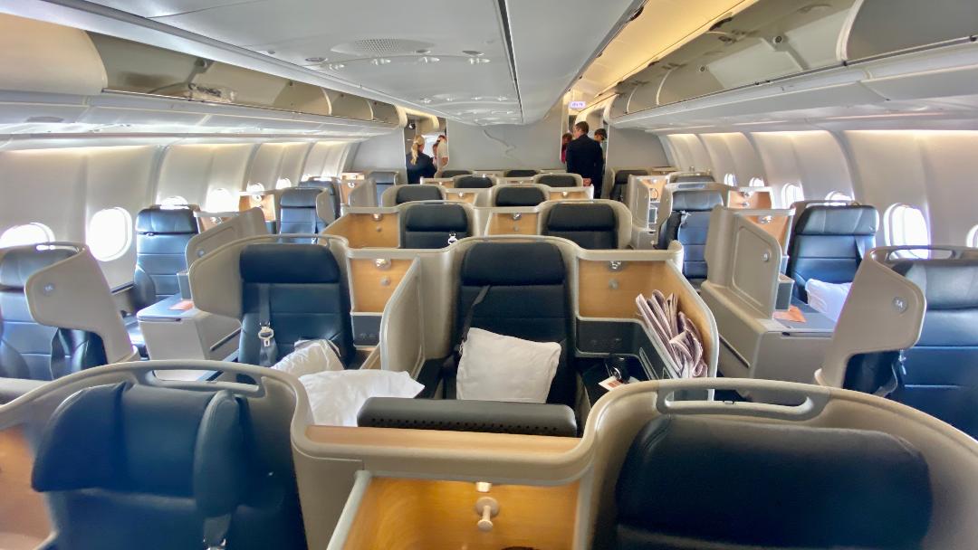Review Qantas A330 Business Class from Sydney Perth pointsHq