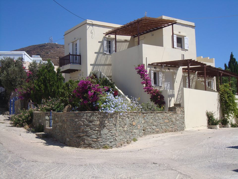CHRISTINA APARTMENTS ΕΝΟΙΚΙΑΖΟΜΕΝΑ ΔΩΜΑΤΙΑ ΤΗΝΟΣ www.polispages.gr