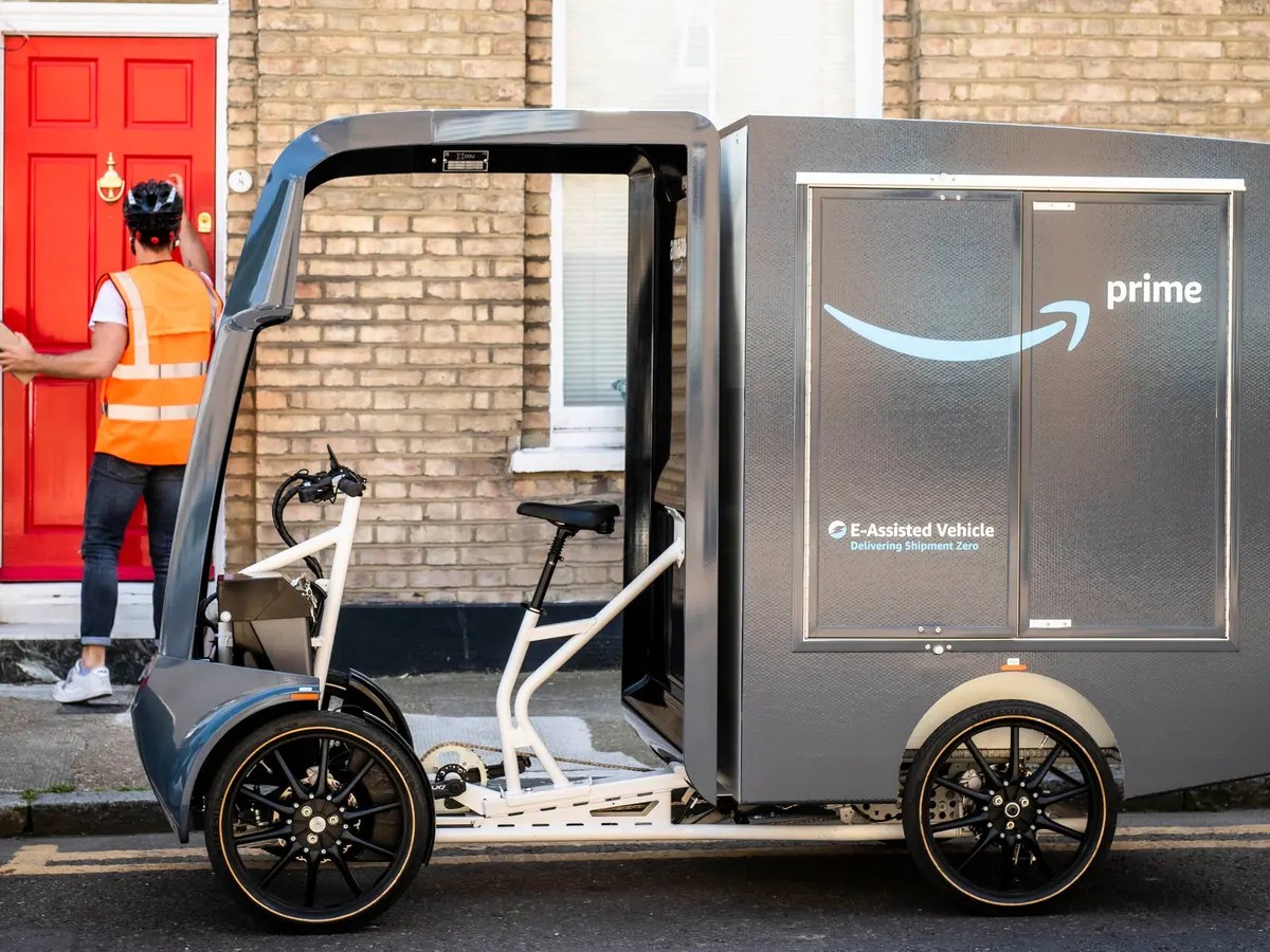 A new electriccargo bike driven around London by Amazon Politech24