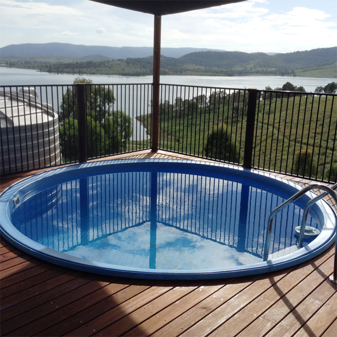 'Tug' Plunge Pool Polyworld Water Tanks