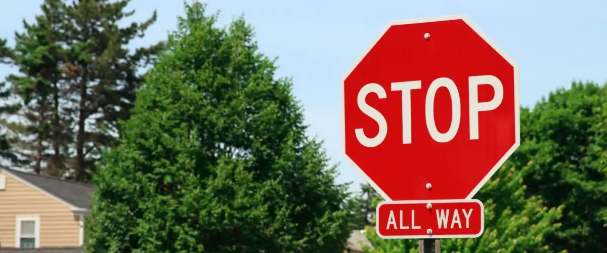 Señal de Stop Qué es y cómo actuar ️ Pont Grup®