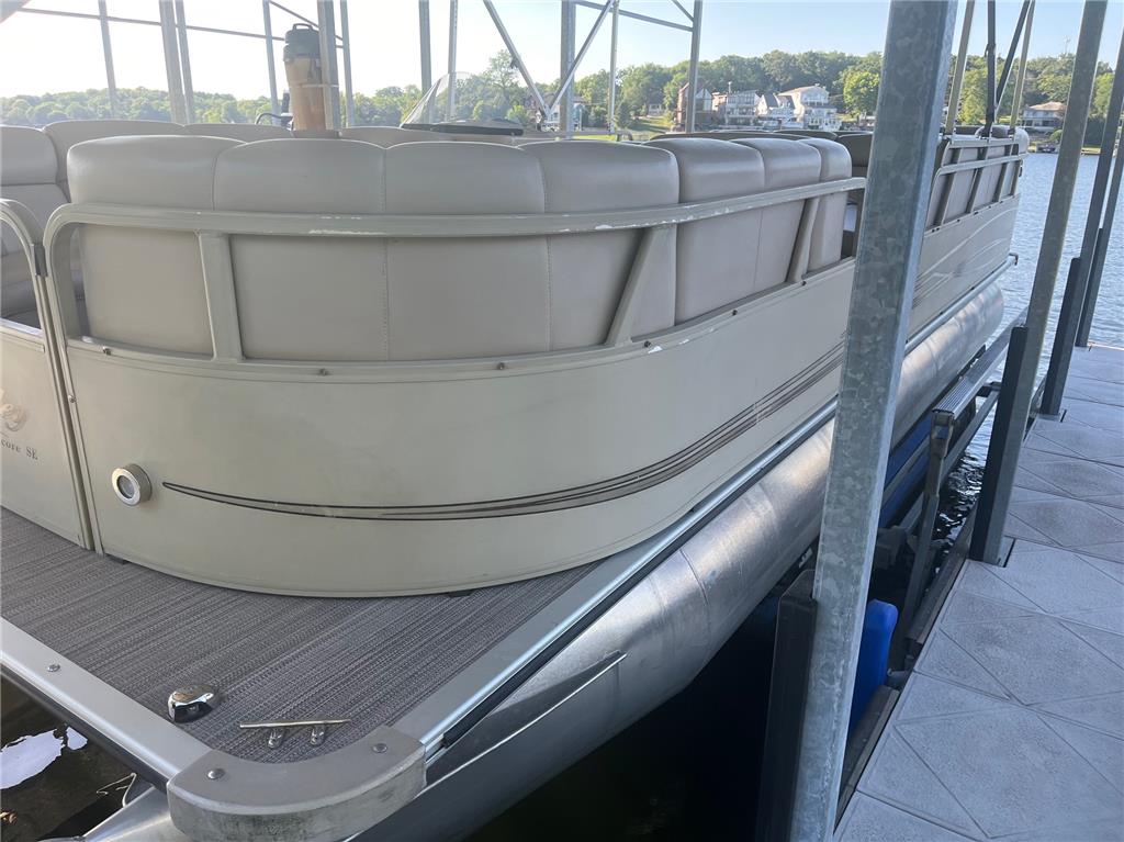 2011 EncoreBentley Pontoon For Sale in Kansas city MO