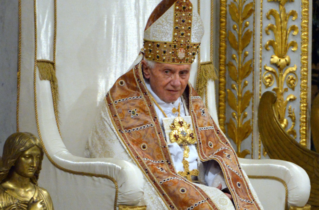 Frequently Used Types of Robe/Dresses in Church Pope  Vatican 2023