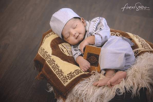 Photoshoot Bayi Perempuan Tema Islami Zaimura Gambar