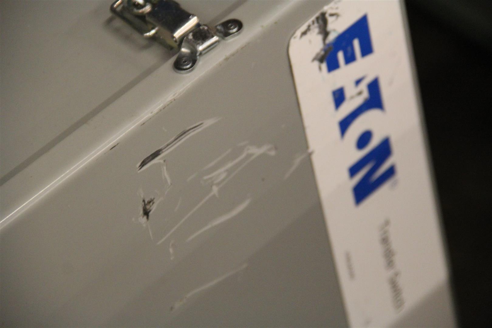 NEW Eaton 480V 200A 3P Auto Transfer Switch ATC-300+ Controller