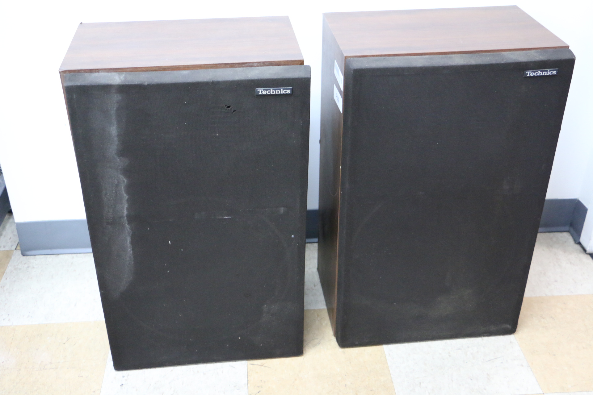 Pair of VINTAGE Technics SBG400 4 Way 200W Floor Standing Speakers