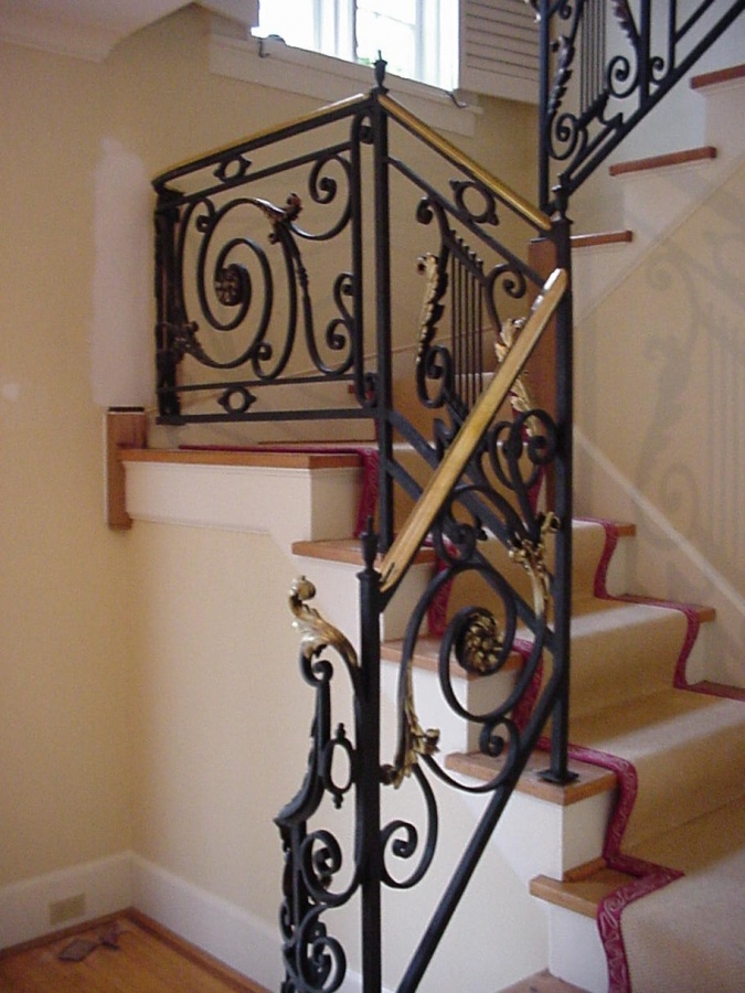 Decorate Your Staircase Using These Amazing Railings