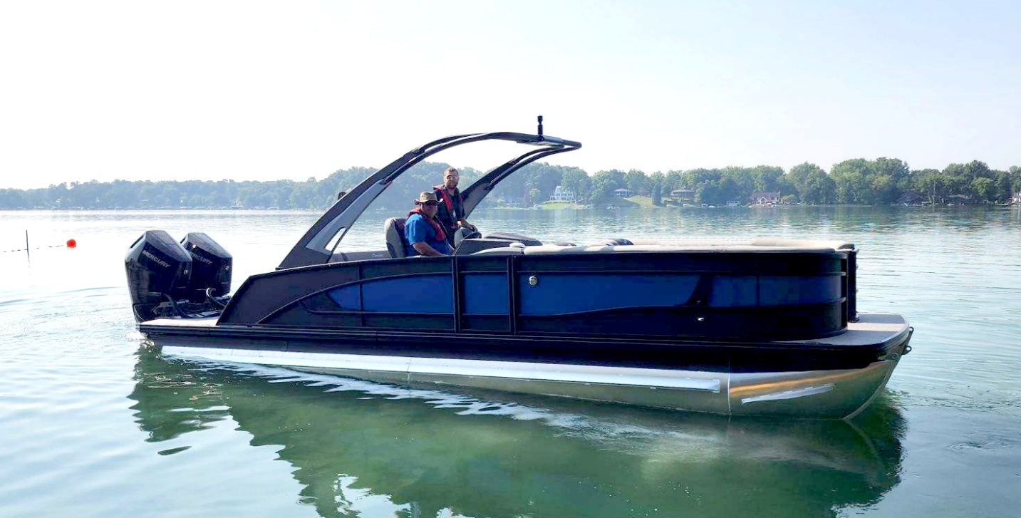 Industry-First Center-Mounted Twin-Engine Barletta Pontoon Boat