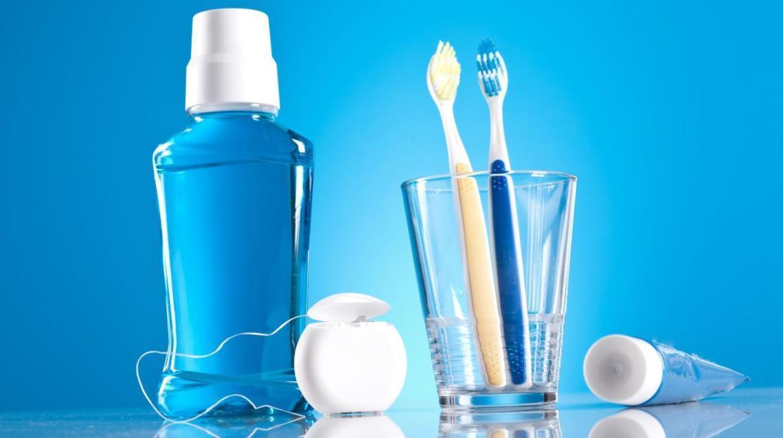 5 Home Remedies to Control Gum Bleeding