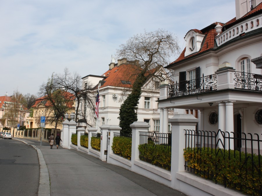 Prestigious quarters of villas in Prague 6, description and photos