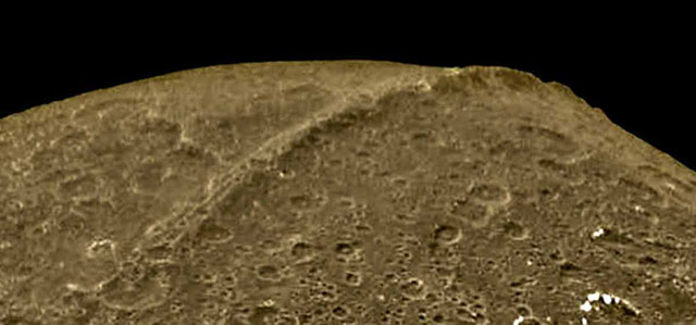 Ist der SaturnMond Iapetus ein künstlicher Himmelskörper? (Videos