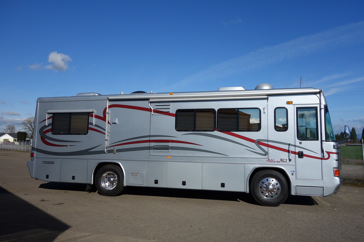 2002 Country Coach Allure 32′ Premier RV