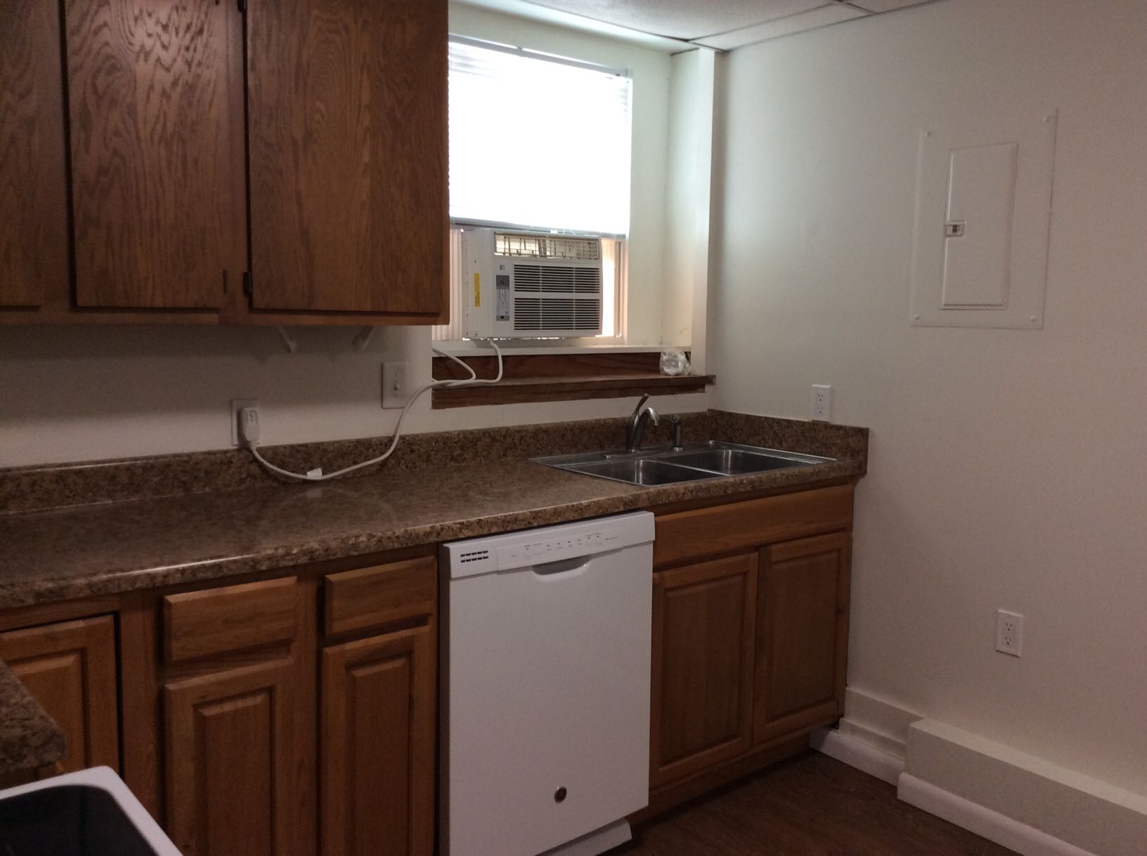Prestige Properties, LLC 629 E Jefferson Apt 3 (1BR/1BA)