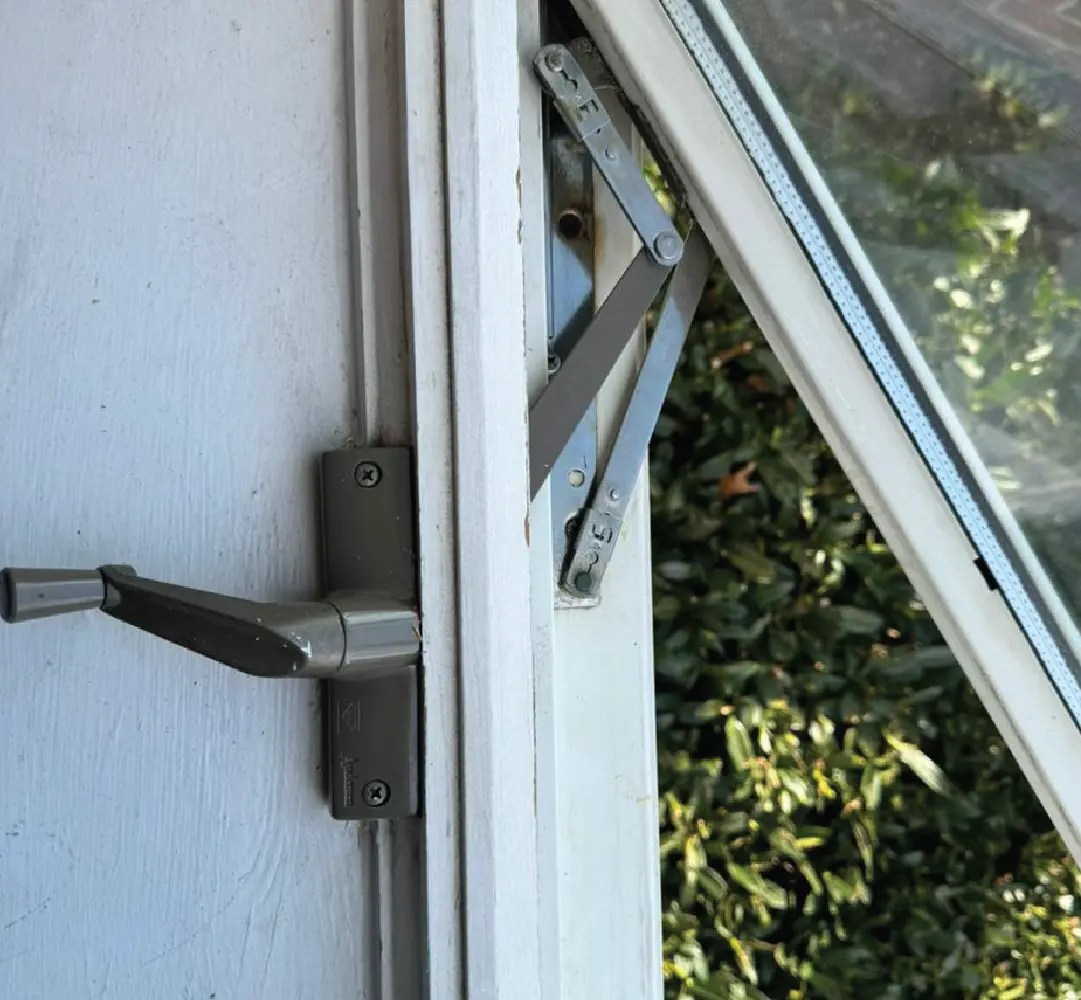 Andersen Window Operator Replacement in East Meadow Prestige Window Works