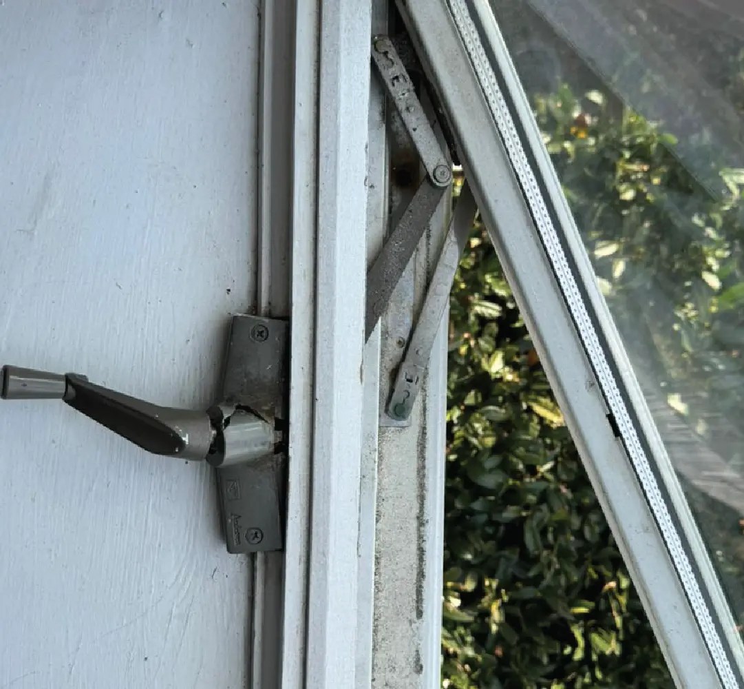 Andersen Window Operator Replacement in East Meadow Prestige Window Works