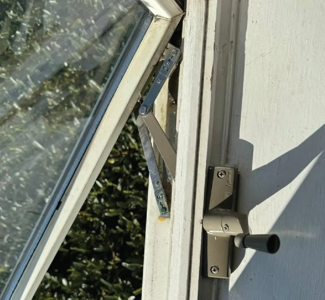 Andersen Window Operator Replacement in Dix Hills by Prestige Window Works