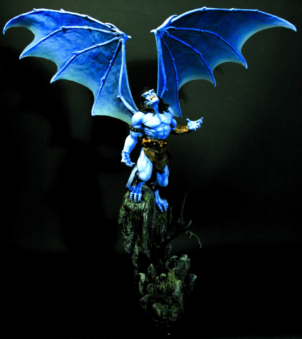 JUN091478 GARGOYLES GOLIATH STATUE Previews World