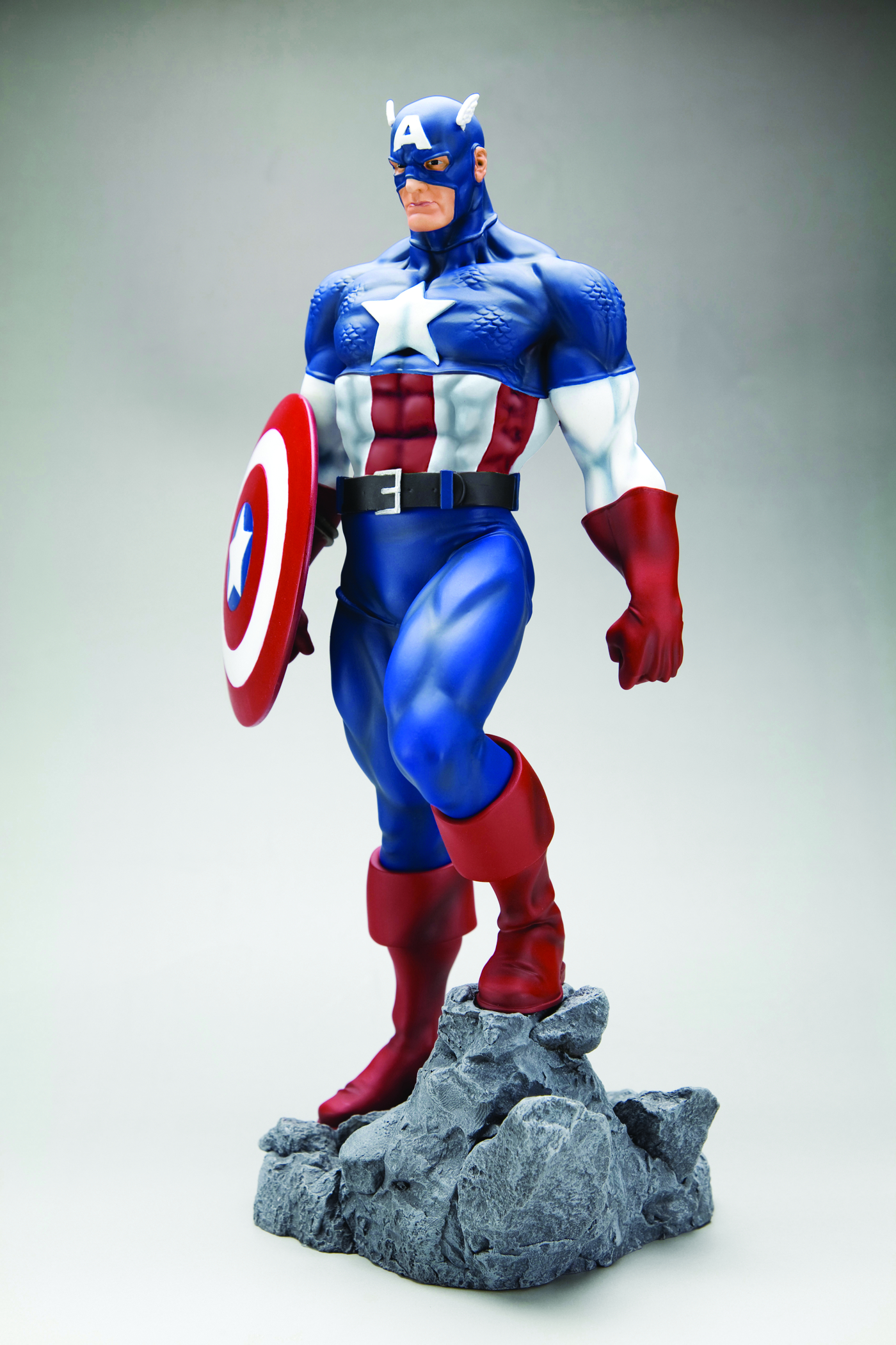 NOV111607 CAPTAIN AMERICA CLASSIC AVENGERS FINE ART STATUE Previews