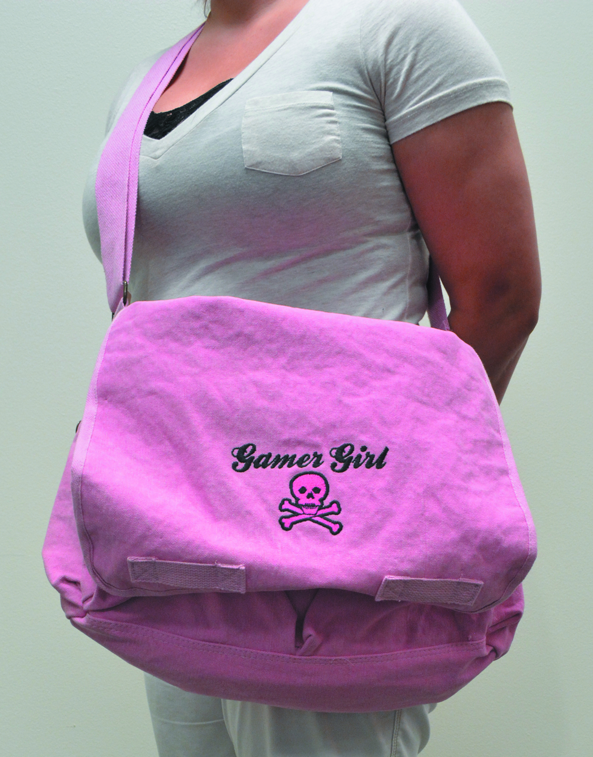 SEP142155 GAMER GIRL SKULL MESSENGER BAG Previews World