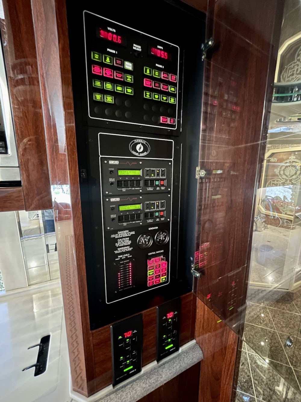 2003 Prevost Featherlite H345 Double Slide W/Matching Stacker