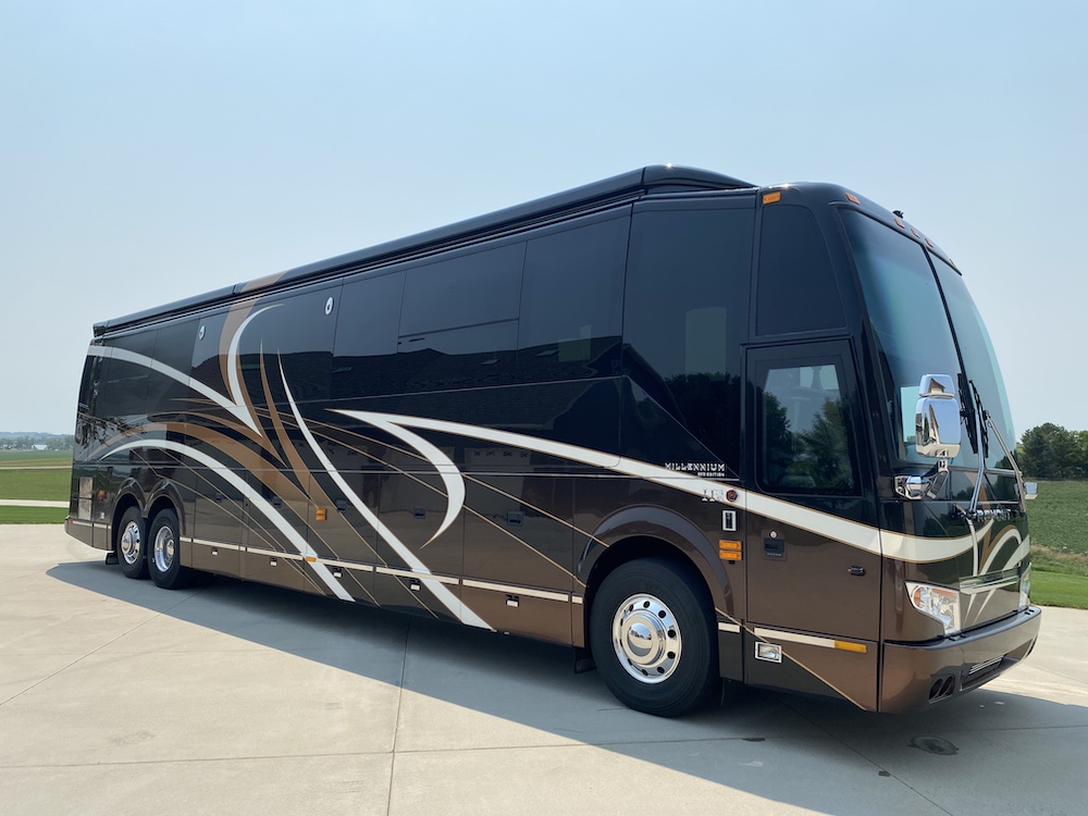 2015 Prevost Millennium H345Quad Slide