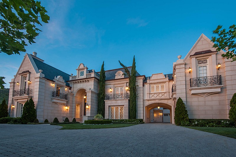 Estates Of The Oaks 9,995,000 Pricey Pads