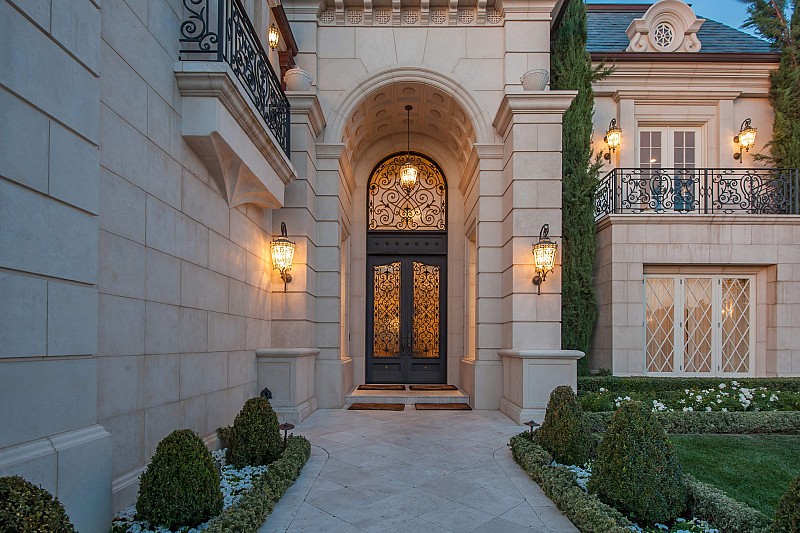 Estates Of The Oaks 9,995,000 Pricey Pads