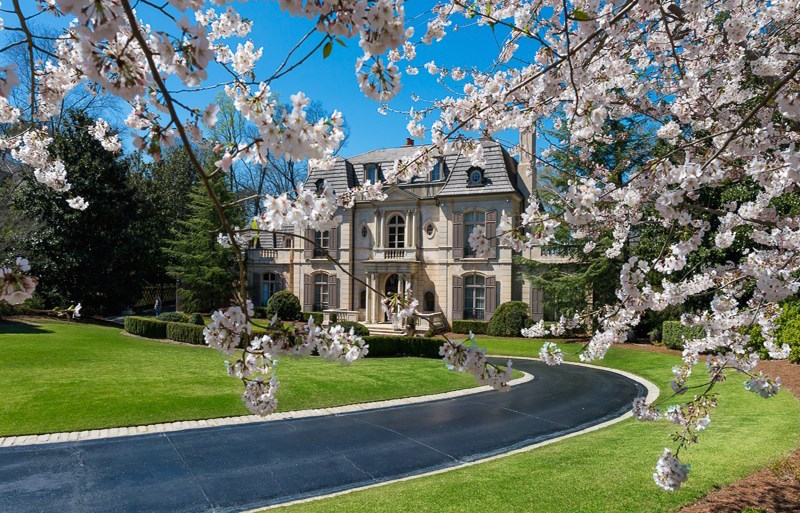 Prestigious Tuxedo Park Manor 5,900,000 Pricey Pads