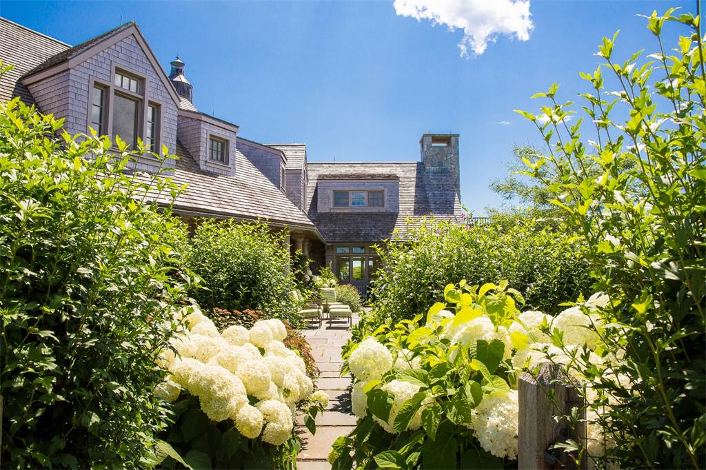 29Acre Martha's Vineyard Family Estate For 22.5Million (PHOTOS
