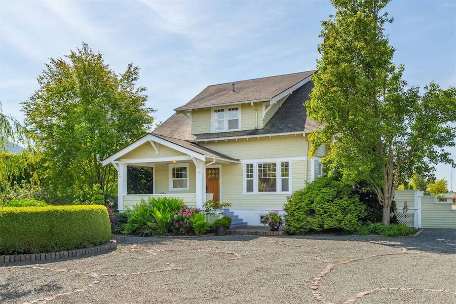 Historic 50 Acre Garden Oasis with 5,700 Sq. Ft. Rose Garden in Mount