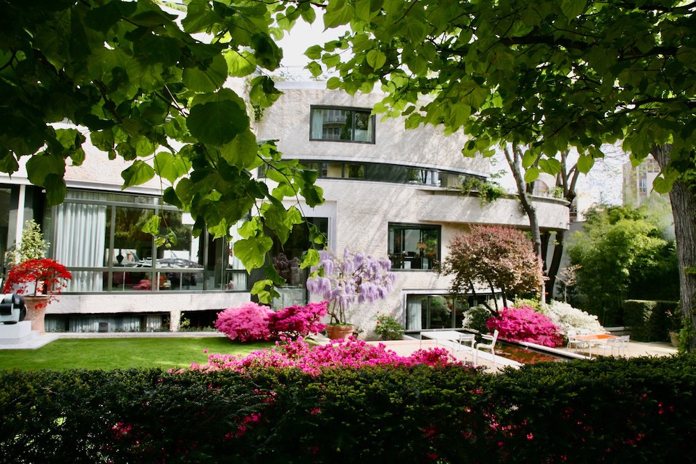 15,000 Sq. Ft. Contemporary Villa For Sale in 16th Arrondissement of