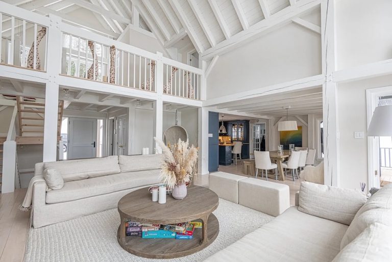 5.99M Lac Manitou Retreat For Sale in IvrysurleLac, Québec Pricey