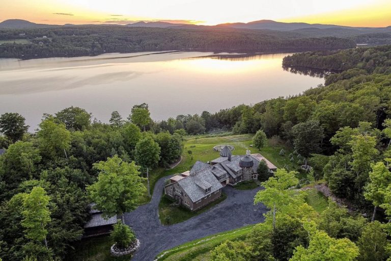 7.95M Lac Memphremagog Retreat For Sale in Québec, Canada Pricey Pads