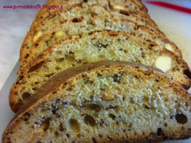 FILONI E BISCOTTI DI MOSTO CON MANDORLE E SENZA UOVA Prima del Caffè