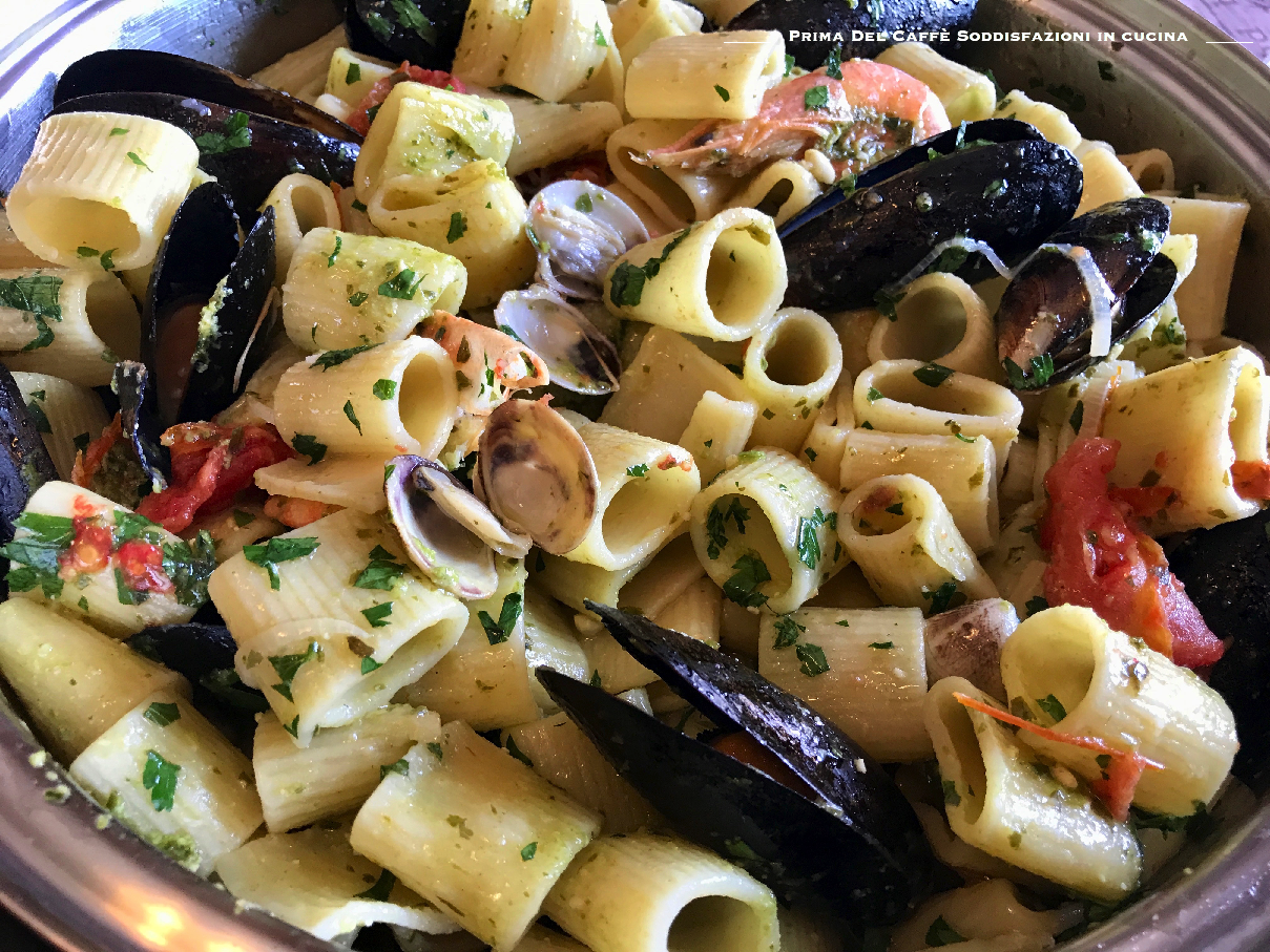 PASTA CON PESCE MISTO SURGELATO pasta with frozen seafood Prima del