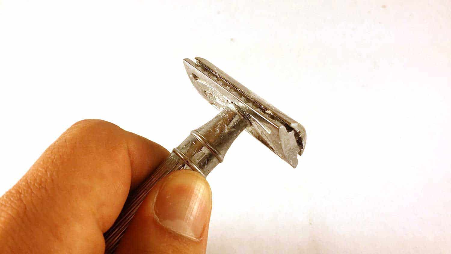 How to clean a safety razor!