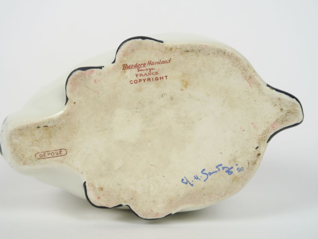 Lot de SANDOZ. Porte aiguille en porcelaine d'Haviland en