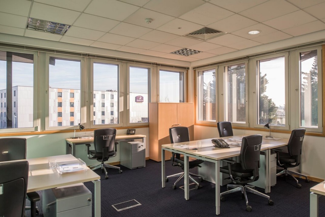 Serviced Offices In Bath Road, Longford, Heathrow, UB7 0EB From £320