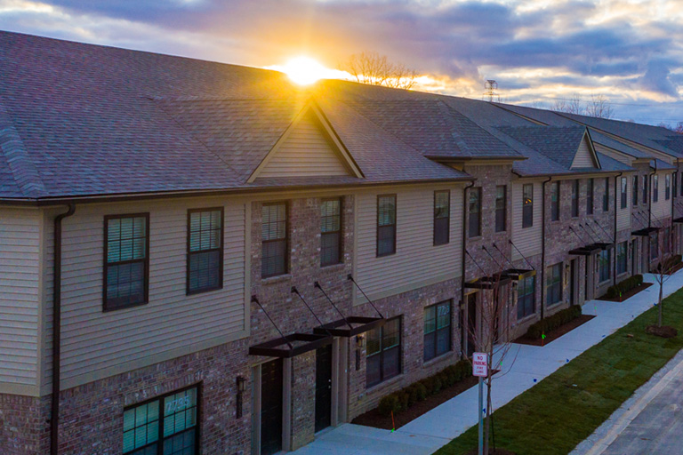 Newbury on the Green Luxury Apartments in Washington Township, MI