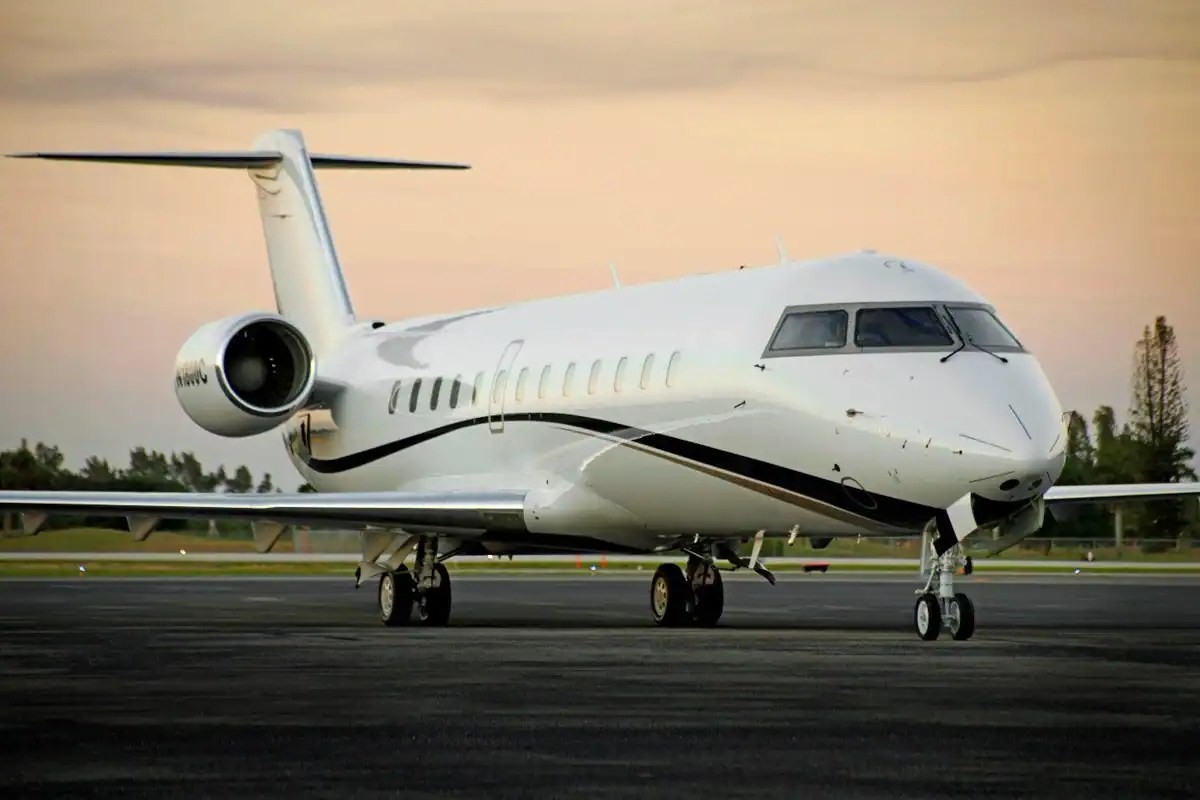 CL850 Private Jet Charter