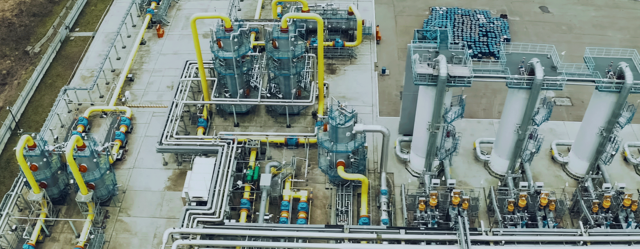 Measuring oxygen, hydrogen and water dew point in natural gas