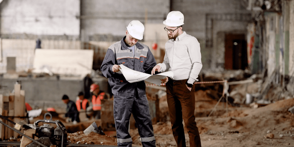 Superintendent vs Project Manager Roles, Responsibilities & How They
