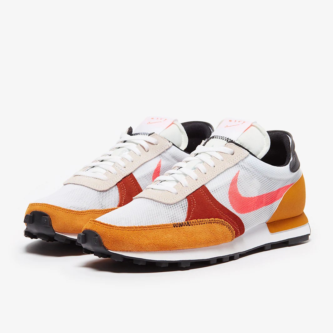 Nike Sportswear Daybreak/Type White/Bright Crimson/Monarch Trainers