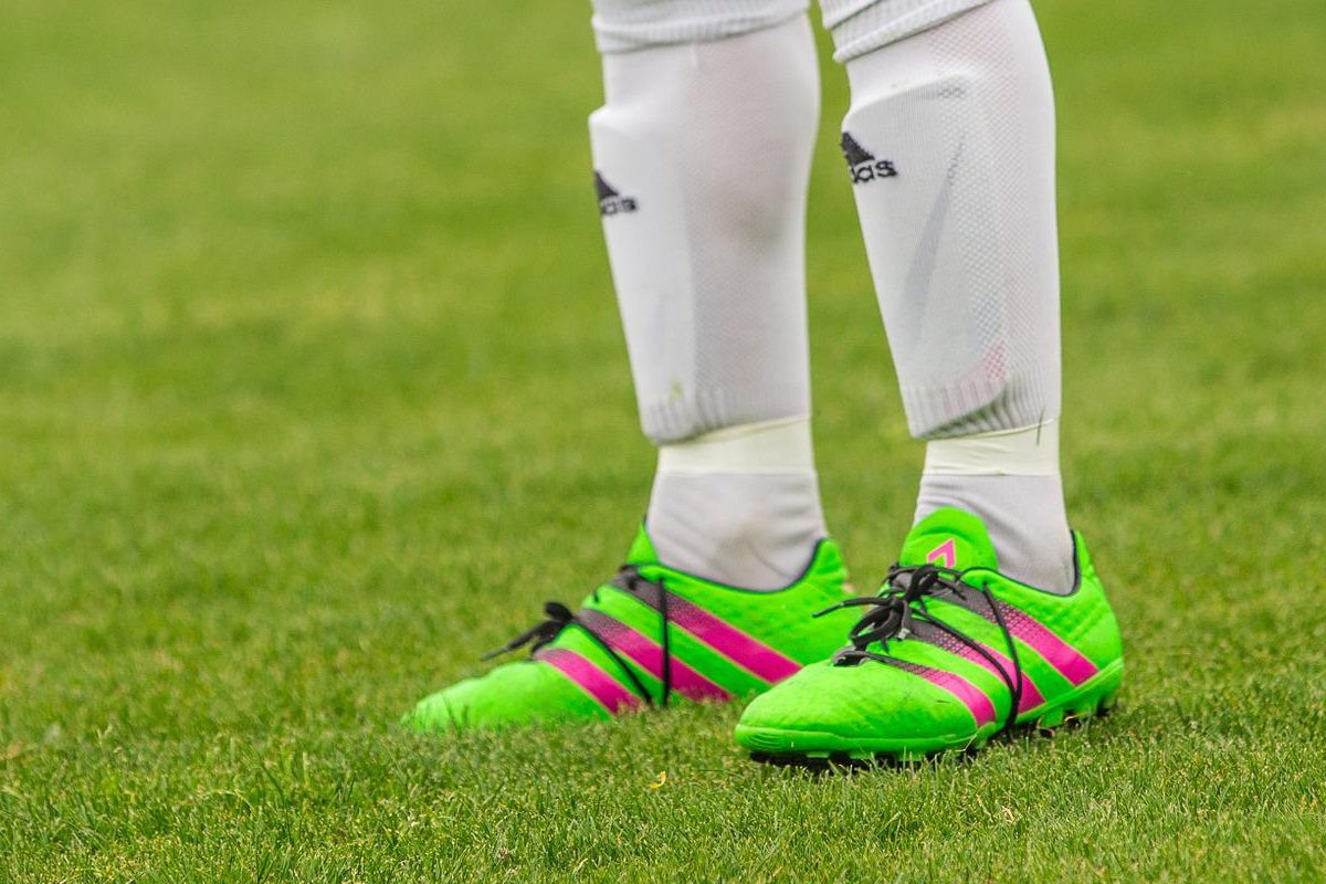 How Should Soccer Shin Guards Fit ALL SIZES & AGES