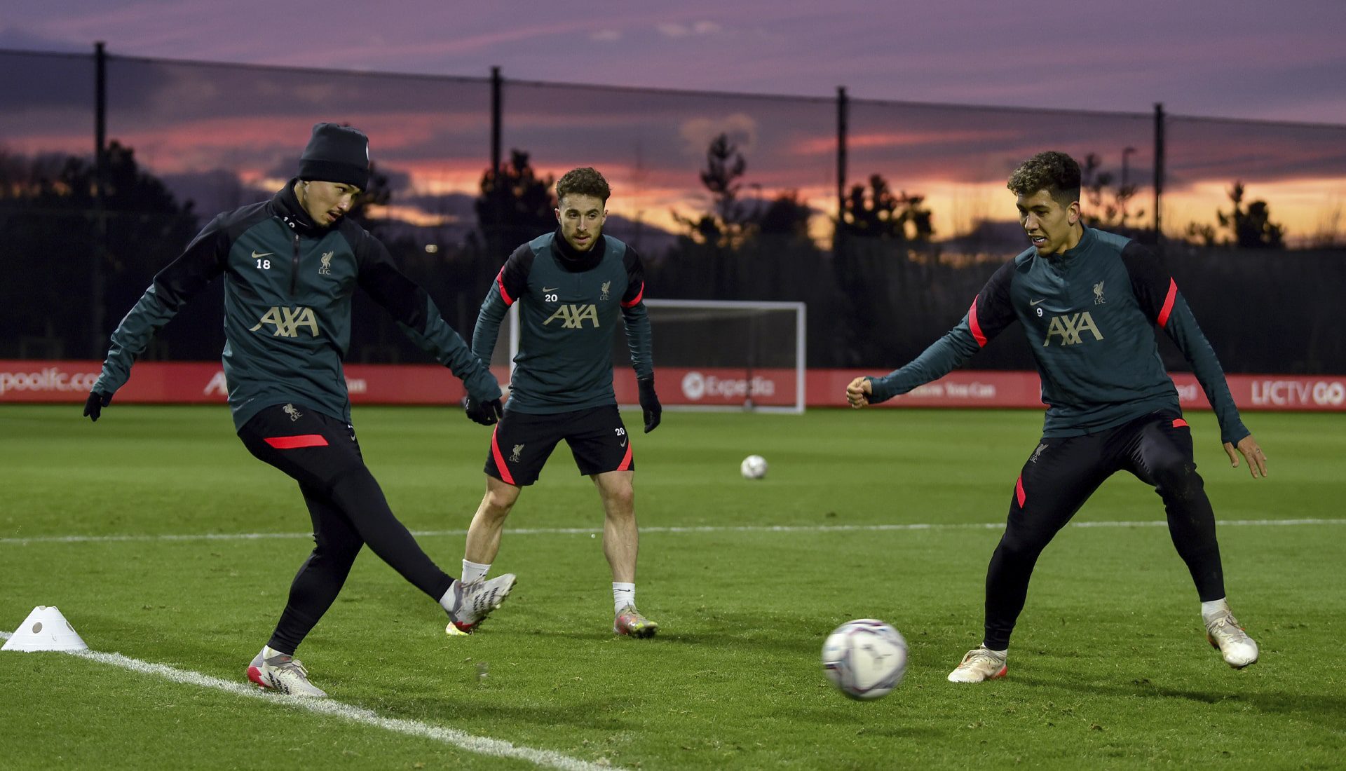 How Often Do Soccer Players Train? (FULL GUIDE)