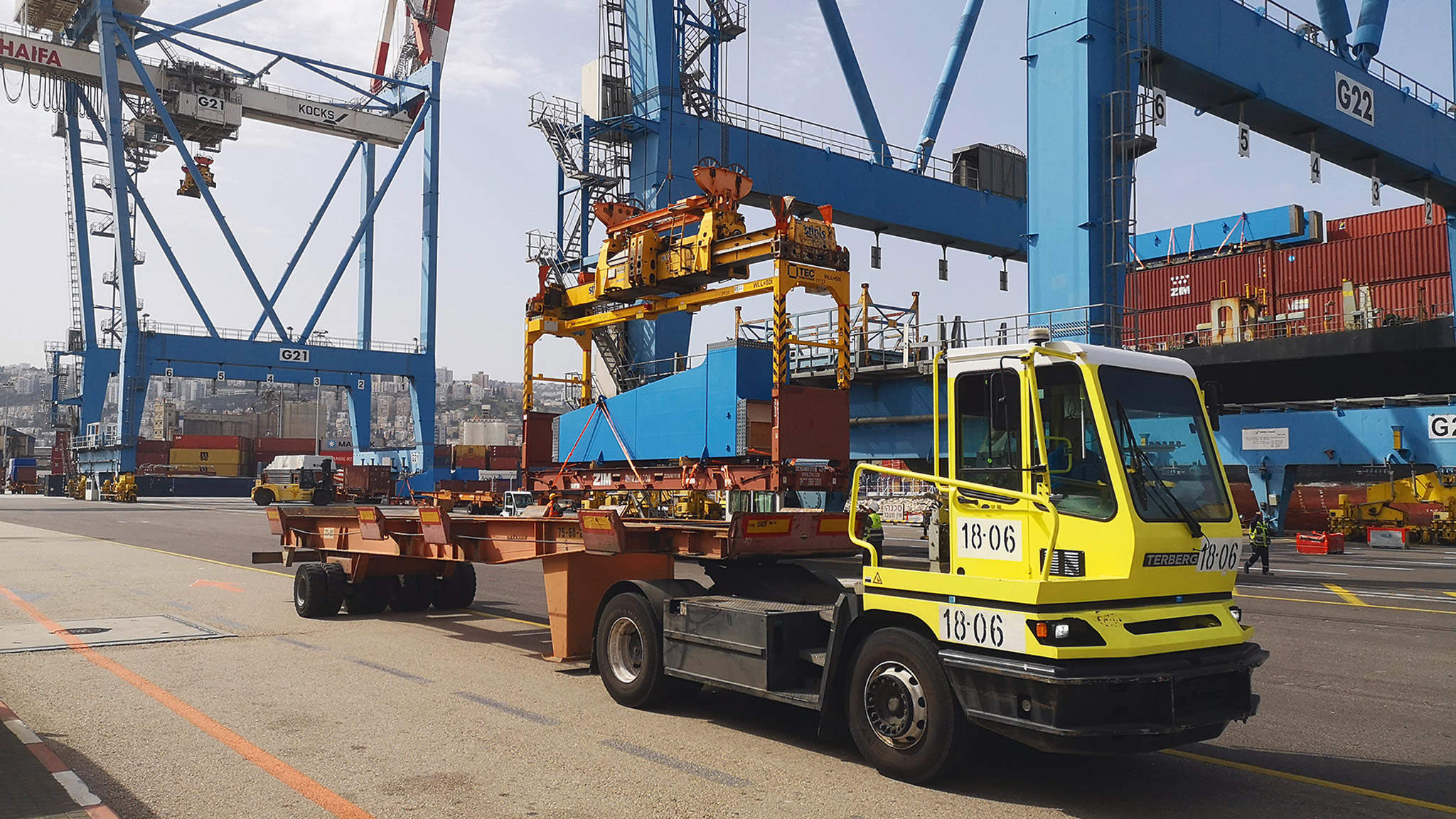 Dachser delivers shiptoshore container bridges to Haifa Project